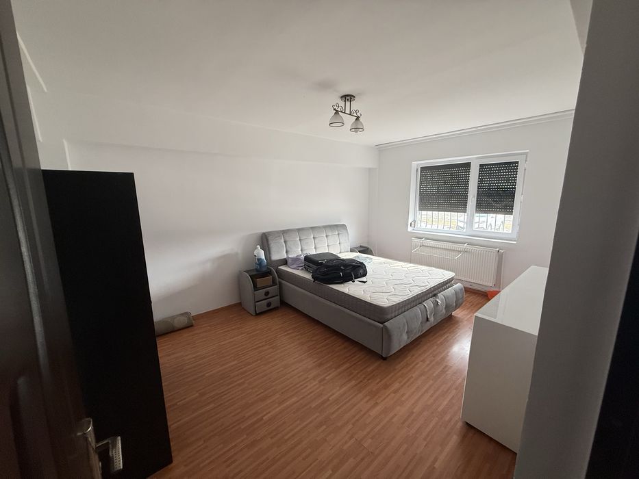 Inchiriez apartament