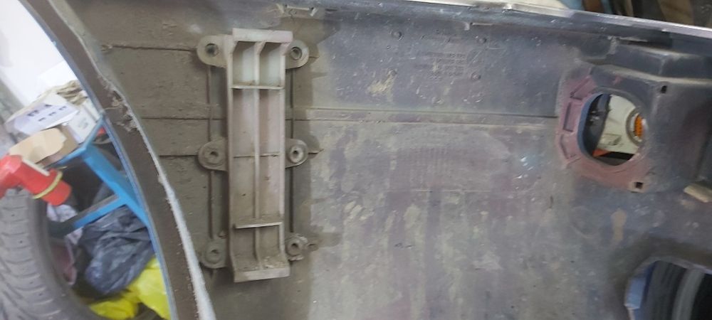 Бампер передний ауди 90