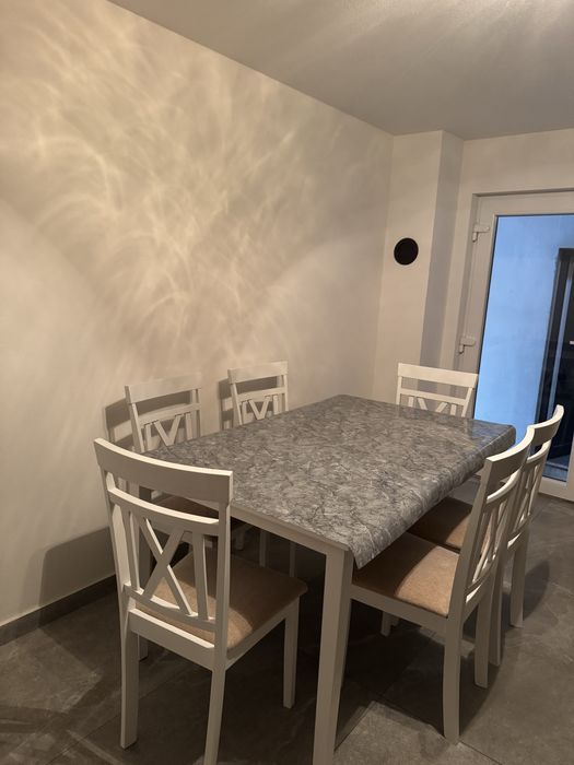 Masa alba , 6 scaune