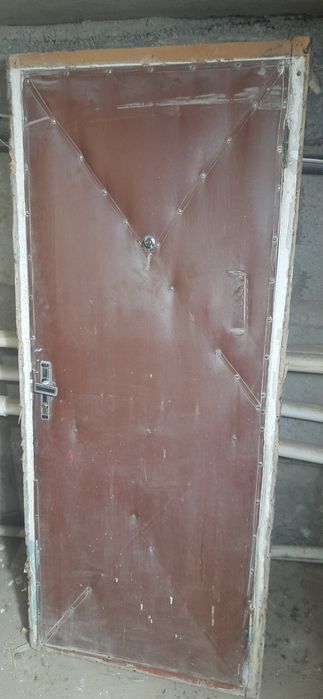 Продаётся наружная дверь б/у