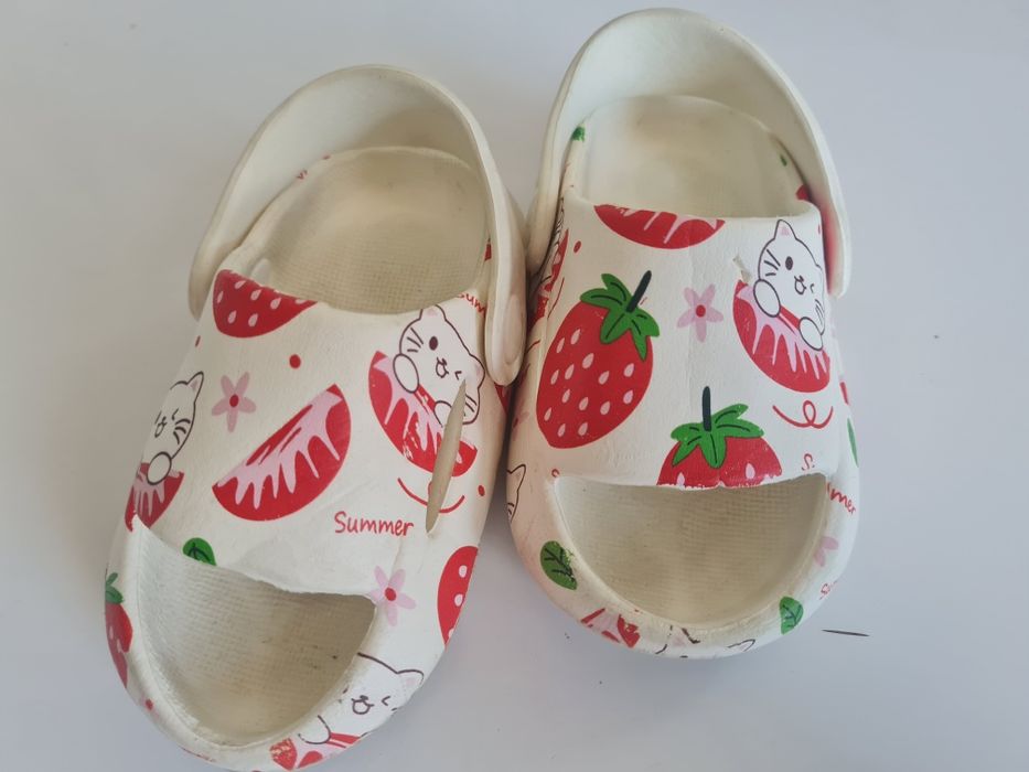 Продам кроксы для девочек