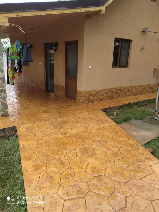 Beton amprentat , alicoperizat [vertica)