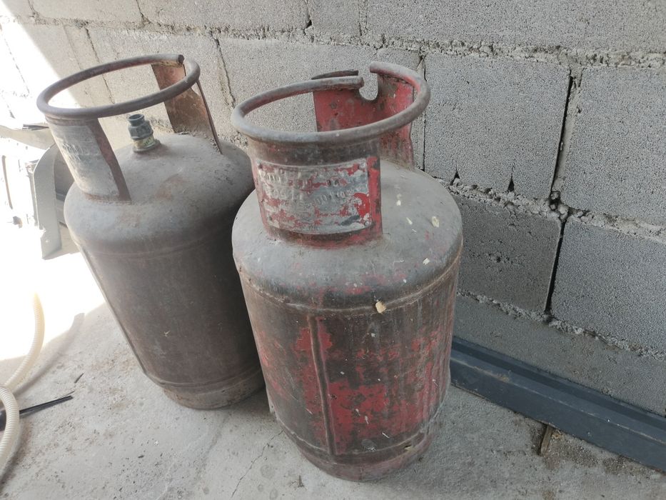 продам 2 балоны для пропана газ балон