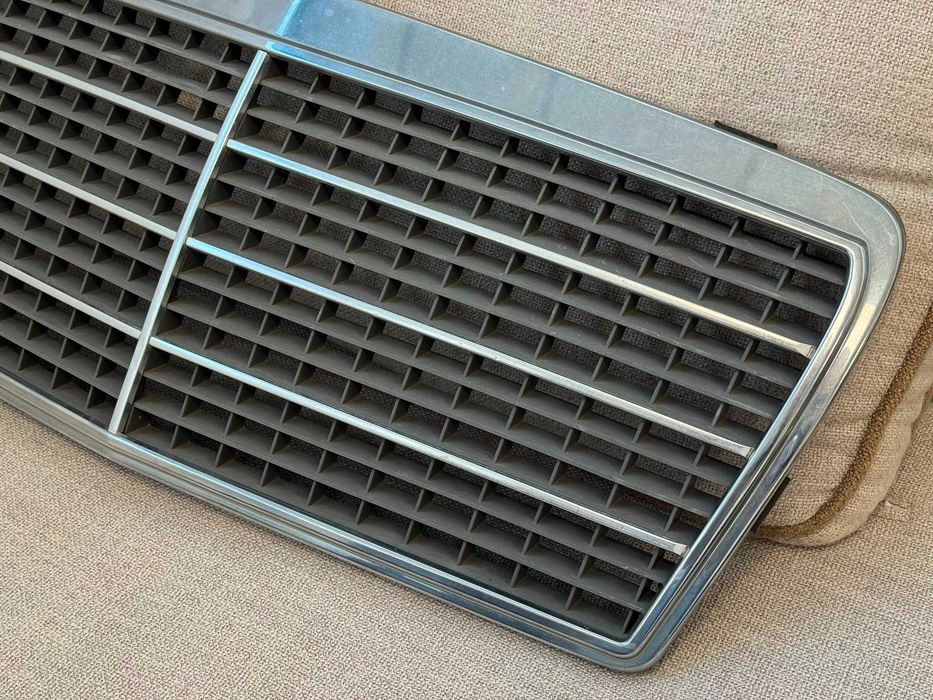Grila radiator Mercedes-Benz CE W124 Sedan A124 Cabrio S124 Break C124 Coupe 1993-1995