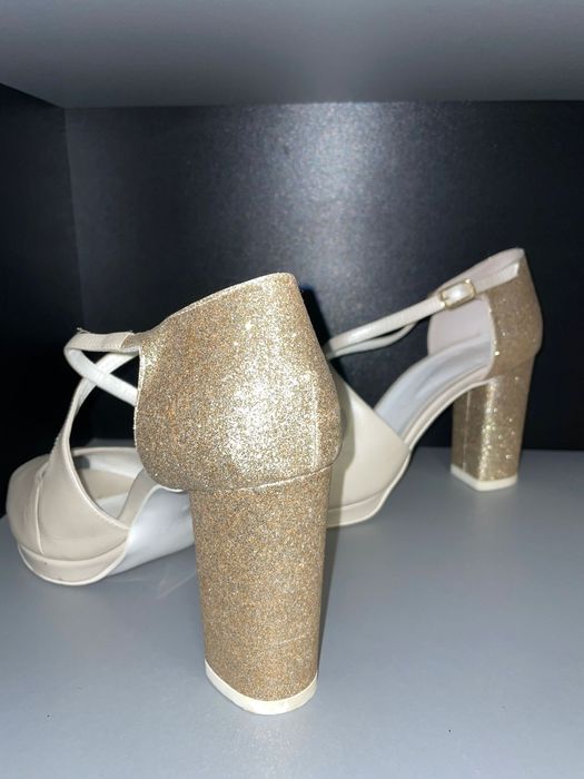 Sandale elegante si comode . 39