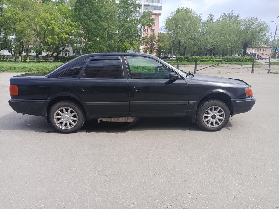 Машина  audi 100 c4 2.6