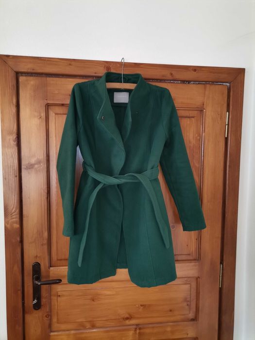 Pardesie, paltoane, haine de blana