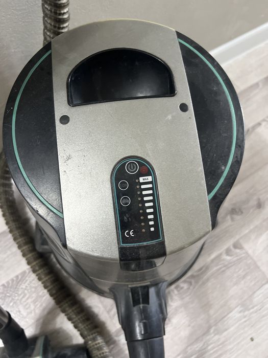 Продаю пылесос Roboclean.