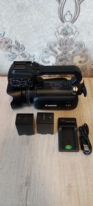 Видеокамера Canon xa10 сотилади