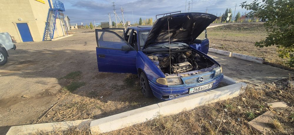 Опель астра 1996год