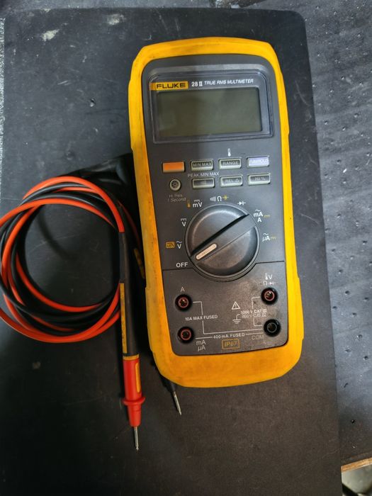 Aparat de măsură FLUKE 28II:
Tensiune si intensitate True-RMS pentru m