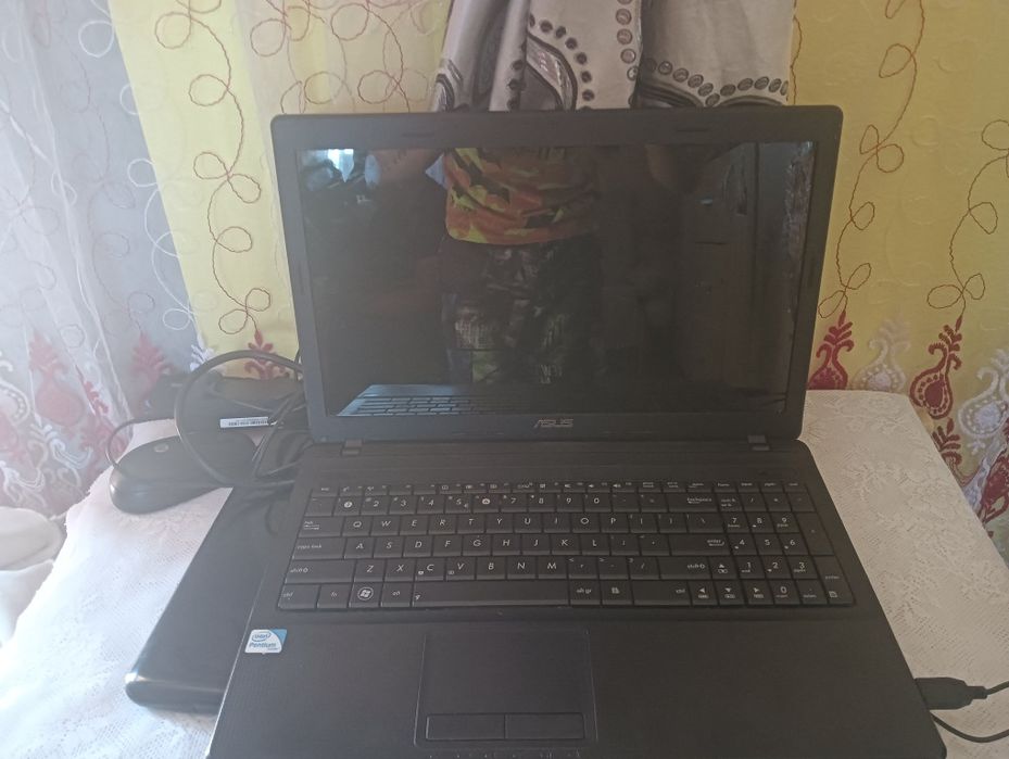 Vind doua laptopuri dell si asus