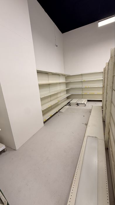 Срочно продам стеллажи