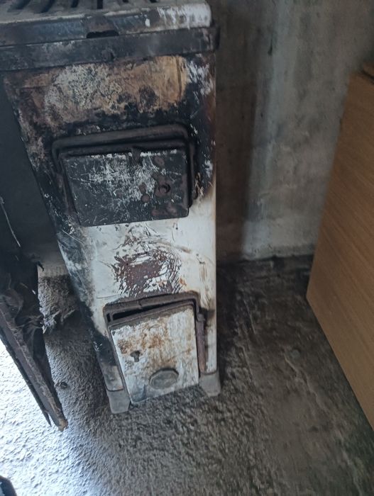 Vand soba din tabla groasa tine foarte bine caldura