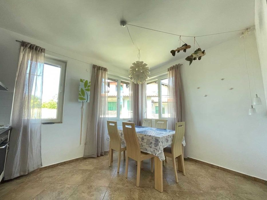 Давам под наем луксозно обзаведен тристаен апартамент в Лозенец