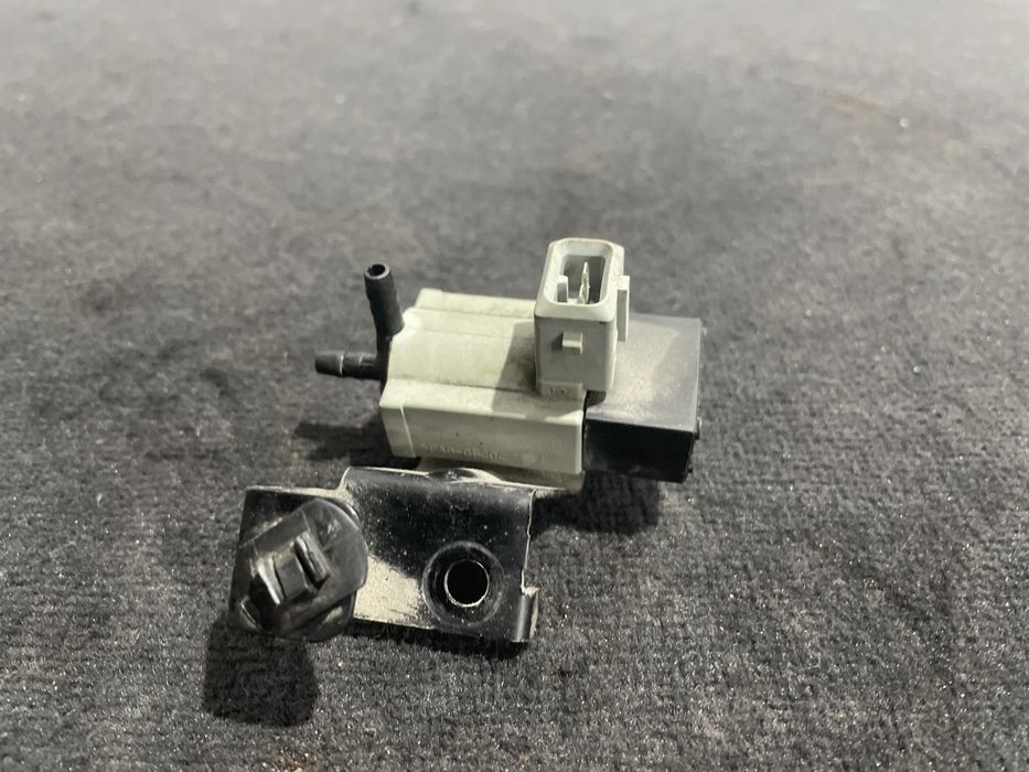 Valva vacuum Hyundai Santa Fe 2011 cod 351202A450