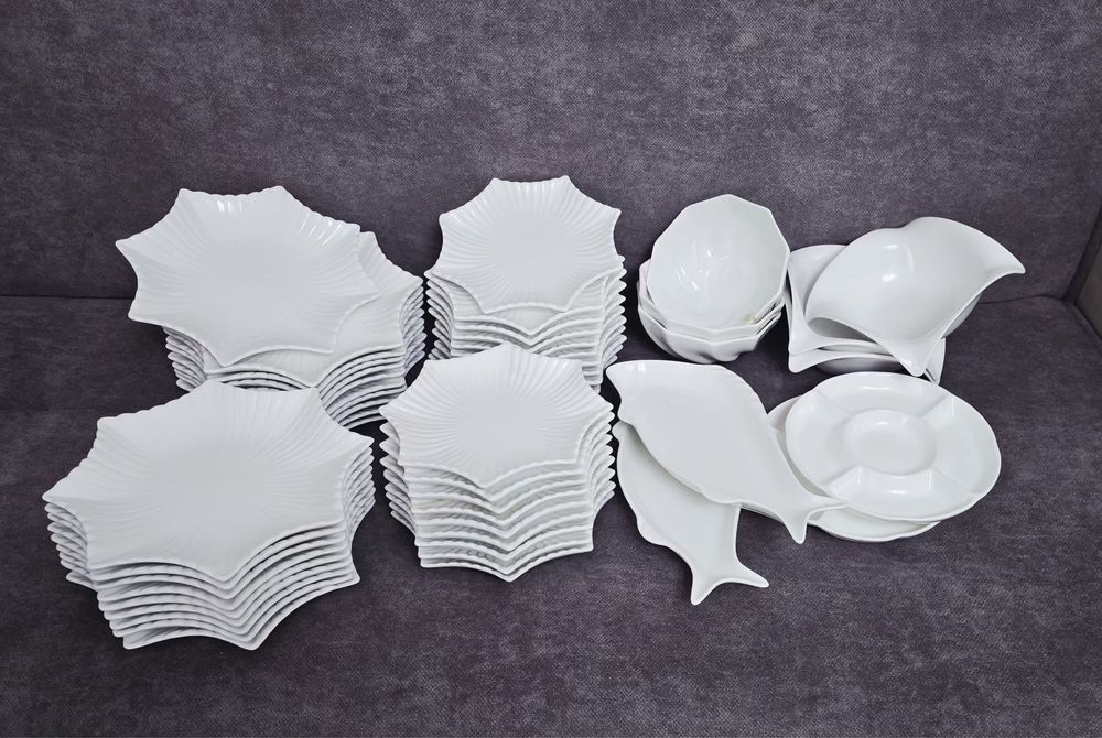 Срочно продам набор посуд для гостей