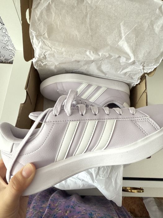 Оригинал кроссовки Адидас.