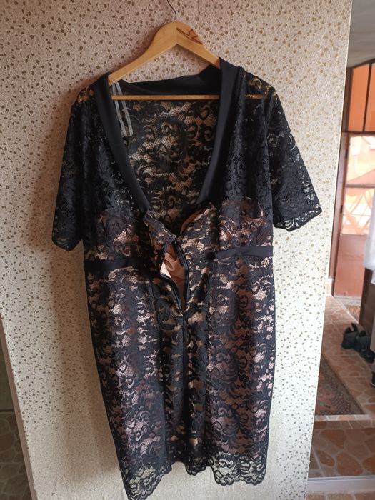 Продавам дамска официална рокля