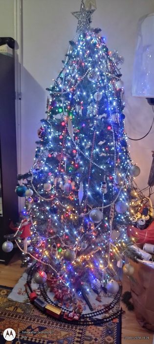 Brad de Crăciun 2,20 cm  Ornamente..Trenuleț electric.., etc.