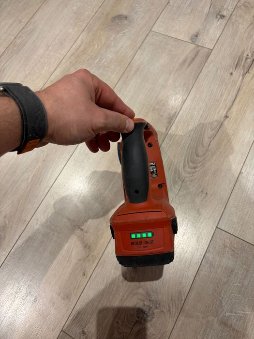 Компактна безкабелна ударно-пробивна машина Hilti TE 4-A22