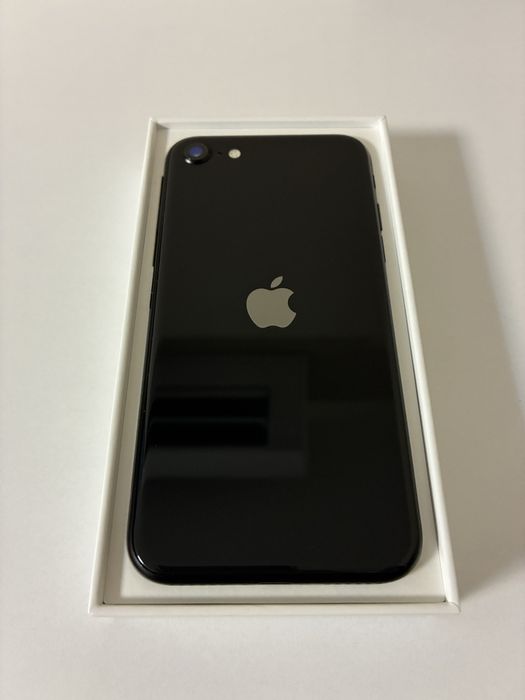 Лот 4 бр. iPhone - 2 x iPhone SE 2, iPhone 7, iPhone 5