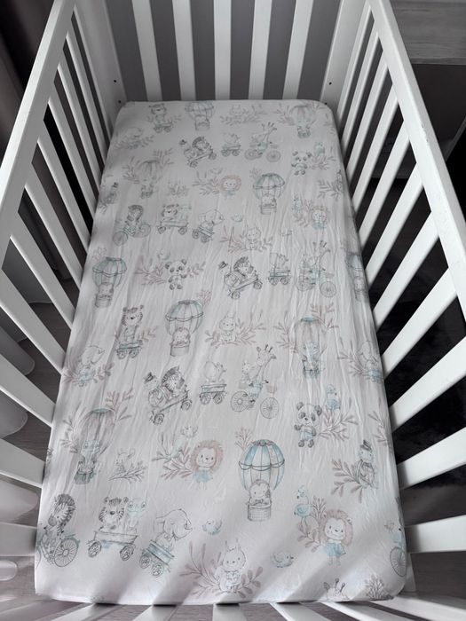 Pătuț bebeluși cu saltea și cearșafuri