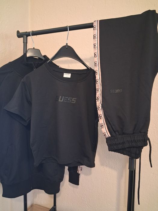 Дамски екип на  GUESS
