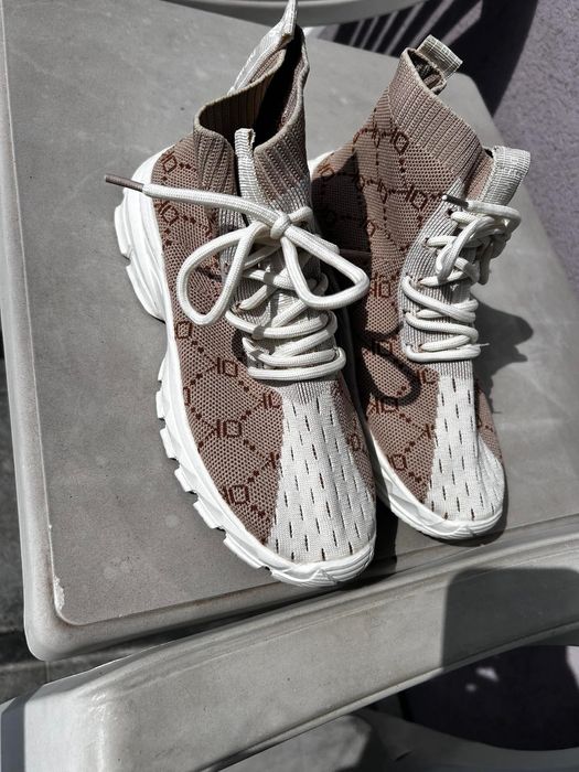 Маратонки  чисто нови