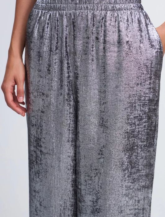 Брюки-палаццо фирма Zarina
Размер 44 на бирке, подойдут и на 42 и 46
Н