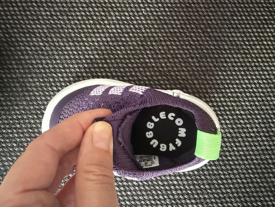 Чисто нови бебешки маратонки adidas 19ти номер