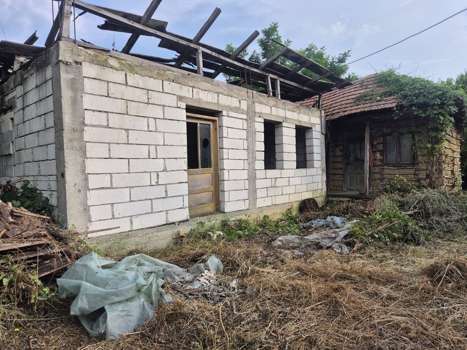 Teren intravilan + constructie Pircov (aproape de Buzau)