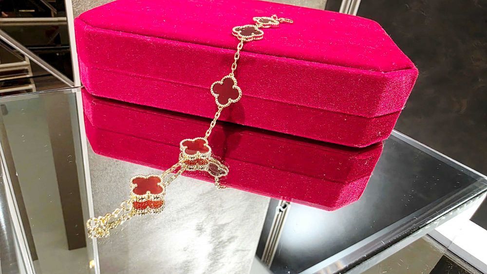 Van Cleef & Arpels VCA Gold Red 5 Motif Vintage Alhambra Дамска Гривна