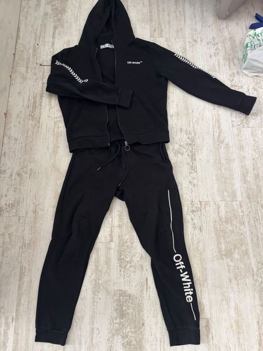 Off White анцуг 2026
