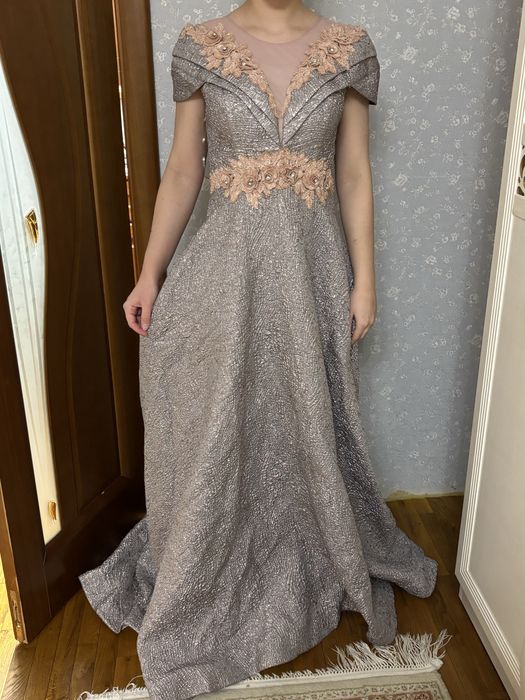 Продам платья надевали один раз ,идеальное состояние