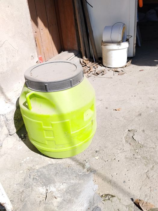 Продам пластиковую ёмкость