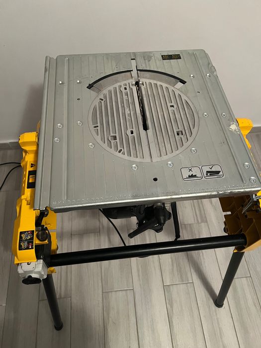 Vând circular Dewalt dw743n-Qs