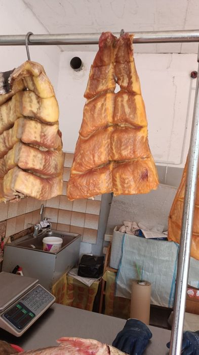 Осетр копченный и вяленный.