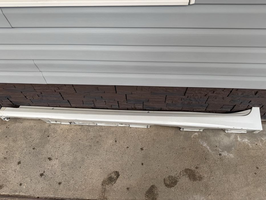 Порог оригинал правый для Camry 70