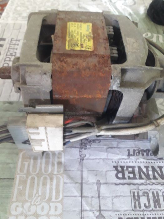 Двигатель стиральной машины.