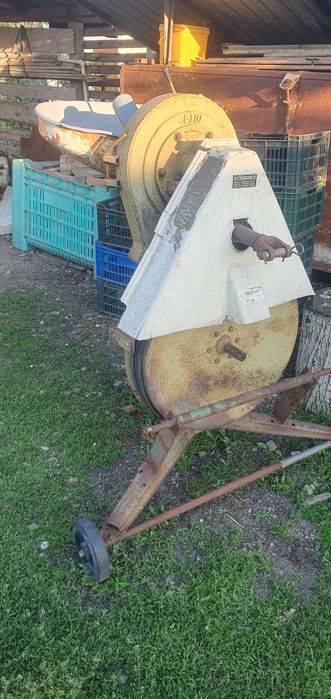Moara uruiala actionata la cardan