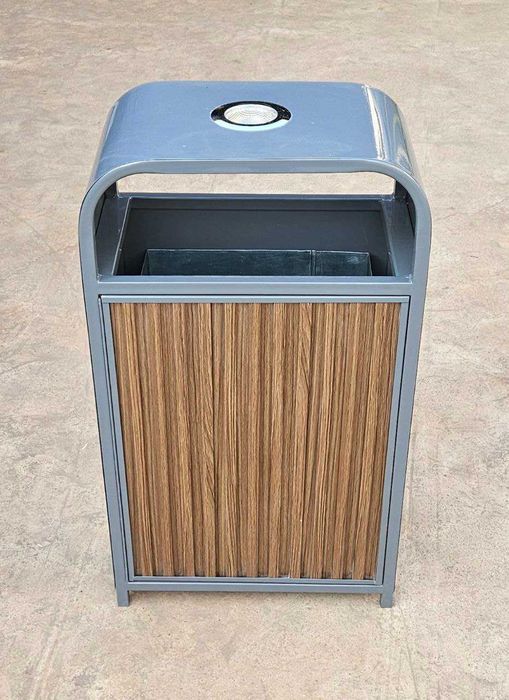 Мусорные урны и баки