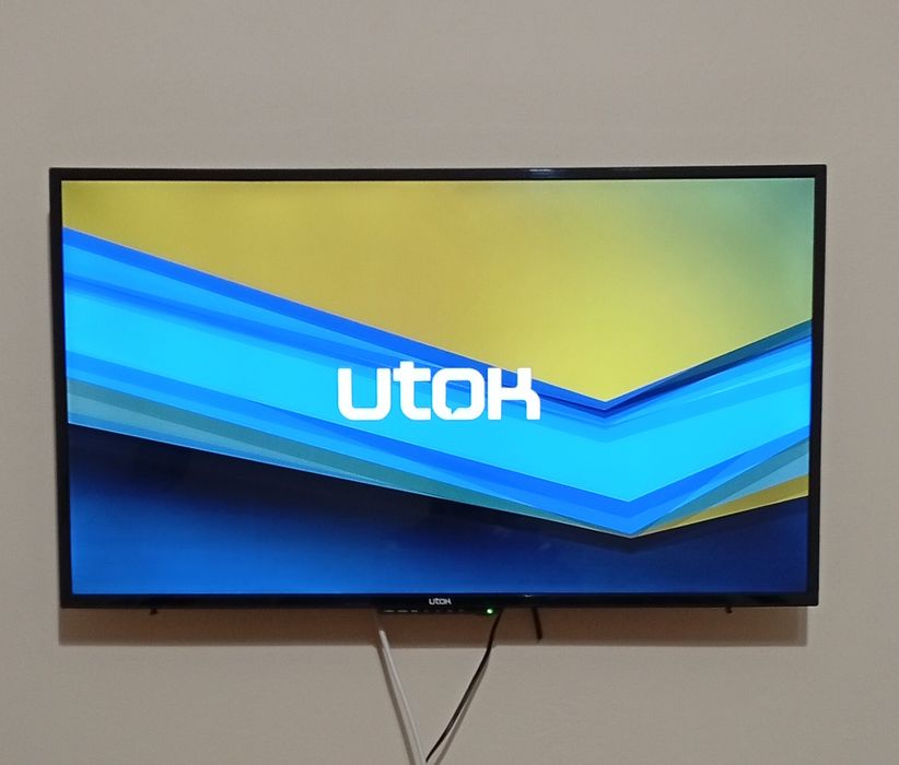 Televizor Utok 101 cm