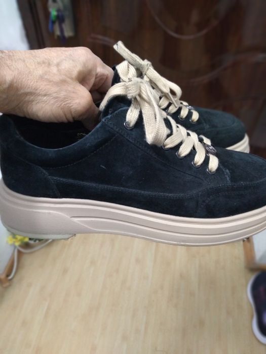 Snekears barbati marimea 39 purtați de 3 ori.