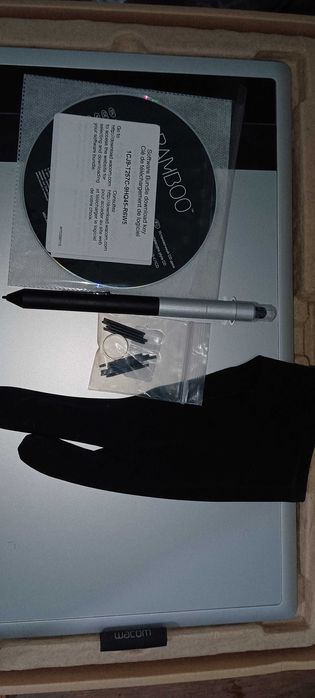 Grafik planshet Wacoom Bamboo katta o'lchamda