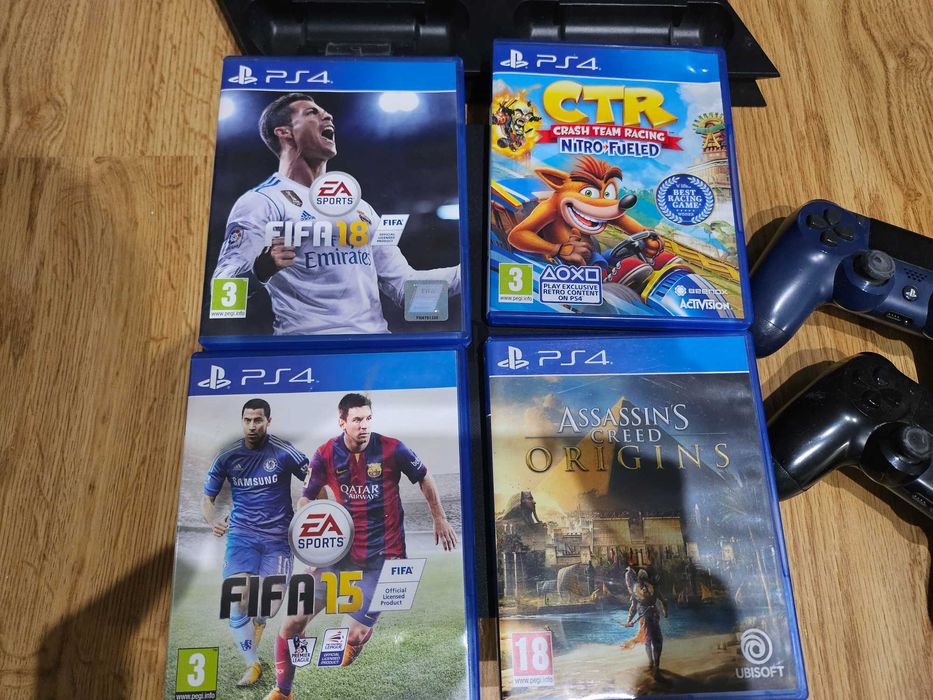 Playstation 4 с 2 джойстика и зарядна станция