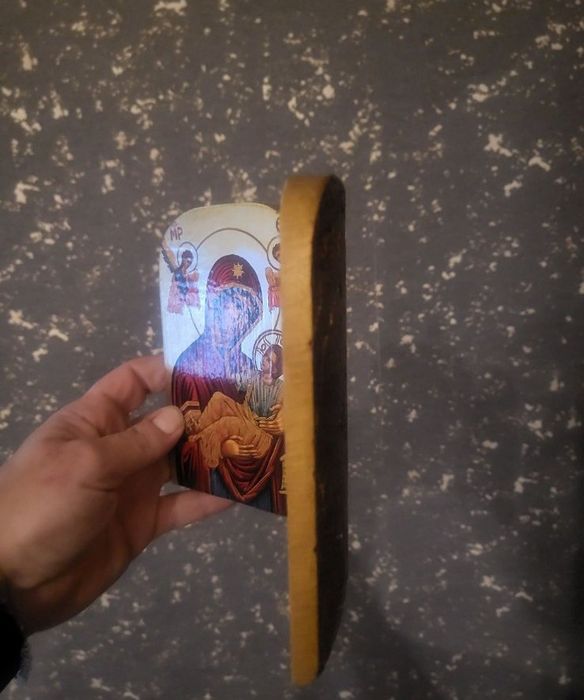 Плакет с две икони и дърворезба