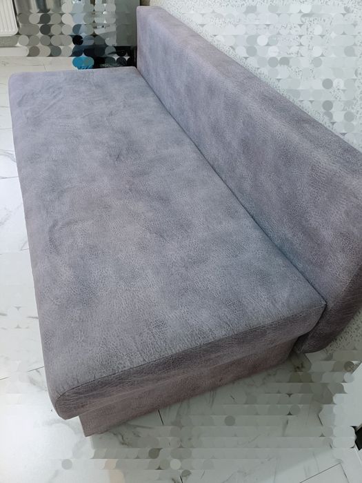 Диван угловой ,тахта чистые