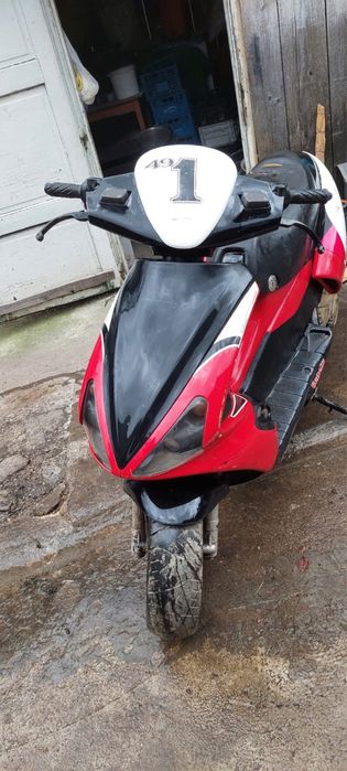 Vând scuter marca Benelli