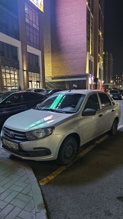 Машина Лада гранта 2022